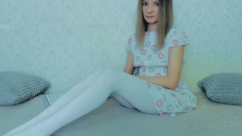 Snapshot of your_caramelka chatting on 02-05-25, 05:52 Lily online show from 02-05-25, 05:52