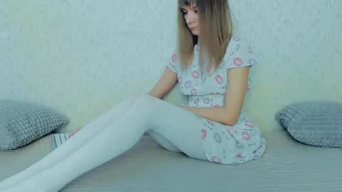 Snapshot of your_caramelka chatting on 02-20-25, 06:06 Lily online show from 02-20-25, 06:06