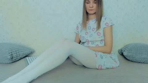 Snapshot of your_caramelka chatting on 02-23-25, 01:32 Lily online show from 02-23-25, 01:32