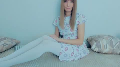 Snapshot of your_caramelka chatting on 10-15-25, 06:46 Lily online show from 10-15-25, 06:46