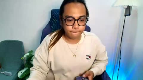 your_dreamgirlxxx69 online show from 06-24-26, 07:51
