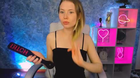 Ella online show from 03-12-26, 12:44