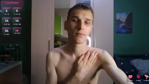 Snapshot of your_honeyy chatting on 06-14-26, 10:01 Mark online show from 06-14-26, 10:01