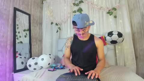 your_kitty_boy online show from 06-25-26, 08:35