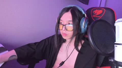 Snapshot of your_little_twink chatting on 05-05-26, 01:24 Han online show from 05-05-26, 01:24