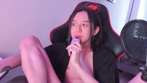 Snapshot of your_little_twink chatting on 05-10-26, 05:23 Han online show from 05-10-26, 05:23