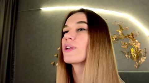 Jessica Loyd online show from 01-23-25, 01:35