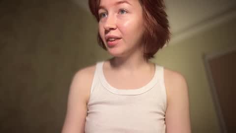 Snapshot of your_moonlight_ chatting on 05-16-26, 10:36 Mia online show from 05-16-26, 10:36