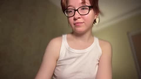 Snapshot of your_moonlight_ chatting on 05-17-26, 10:33 Mia online show from 05-17-26, 10:33