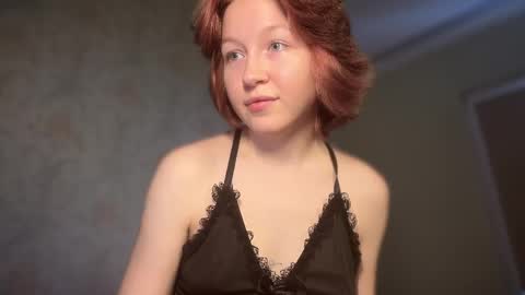 Snapshot of your_moonlight_ chatting on 05-31-26, 12:23 Mia online show from 05-31-26, 12:23