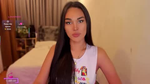 Snapshot of your_other_halfxx chatting on 04-02-26, 01:03 Miss Larah online show from 04-02-26, 01:03