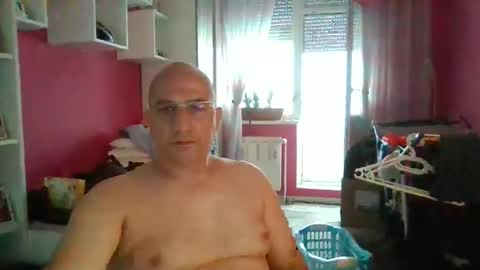 Snapshot of your_pervert_neighbor chatting on 06-04-26, 03:23 Erick online show from 06-04-26, 03:23