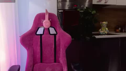 Alice  online show from 06-10-26, 01:28