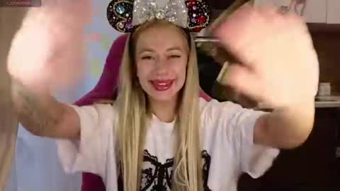 Alice  online show from 07-04-26, 12:39