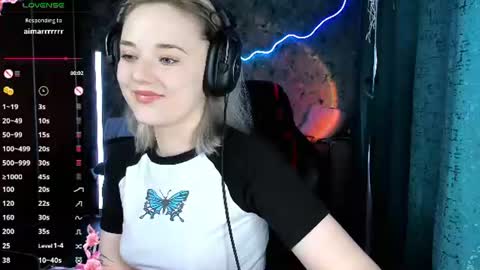 Snapshot of your_small_bunny chatting on 06-20-26, 02:25 Molly online show from 06-20-26, 02:25