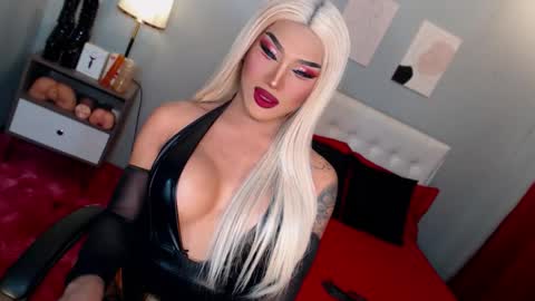 TRICXIEBELLE online show from 11-10-25, 08:30