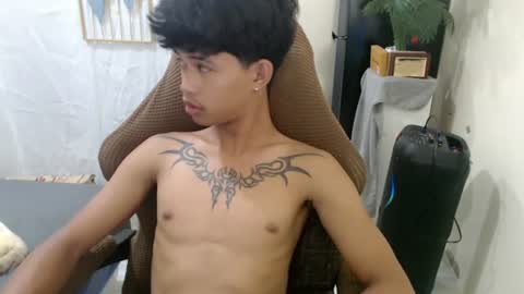 Snapshot of yourasian_eric chatting on 07-19-26, 05:00 yourasian_eric online show from 07-19-26, 05:00