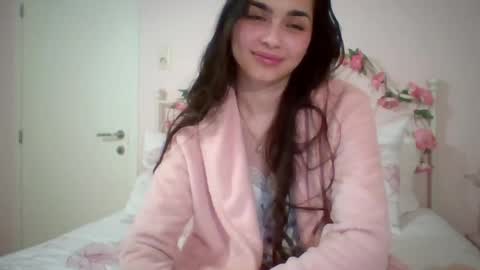 Snapshot of yourbella37 chatting on 05-12-26, 08:28 yourbella37 online show from 05-12-26, 08:28