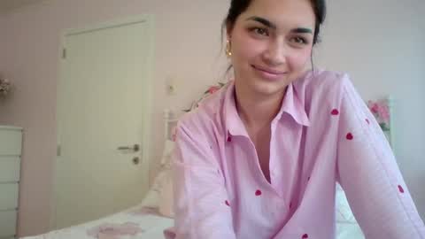Snapshot of yourbella37 chatting on 05-20-26, 06:58 yourbella37 online show from 05-20-26, 06:58