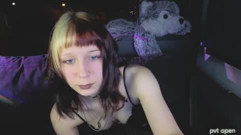 Snapshot of yourcutiegoth chatting on 04-18-26, 07:07 Vasilisa online show from 04-18-26, 07:07