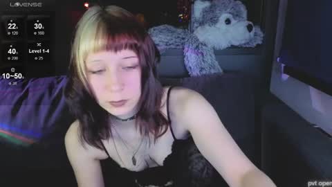 Snapshot of yourcutiegoth chatting on 04-18-26, 07:58 Vasilisa online show from 04-18-26, 07:58