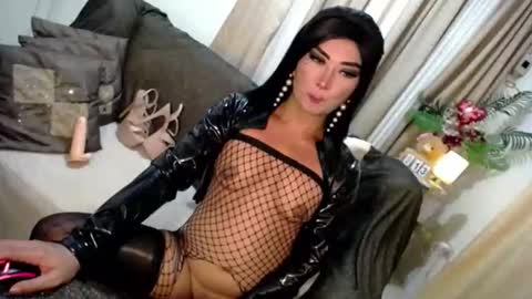 Snapshot of yourdream_rhea chatting on 06-03-26, 02:33 rhea online show from 06-03-26, 02:33