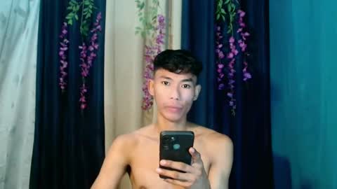 Snapshot of yourdreamboyx chatting on 12-10-24, 06:17 Rence online show from 12-10-24, 06:17