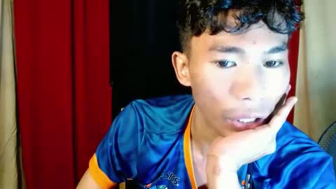 Snapshot of yourdreamboyx chatting on 12-24-24, 06:11 Rence online show from 12-24-24, 06:11