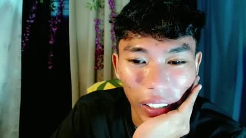 Snapshot of yourdreamboyx chatting on 12-24-24, 11:33 Rence online show from 12-24-24, 11:33