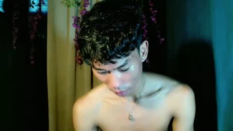 Snapshot of yourdreamboyx chatting on 12-29-24, 06:03 Rence online show from 12-29-24, 06:03