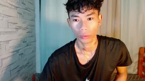 Snapshot of yourdreamboyx chatting on 12-30-24, 04:09 Rence online show from 12-30-24, 04:09