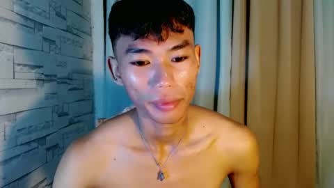 Snapshot of yourdreamboyx chatting on 01-01-25, 01:37 Rence online show from 01-01-25, 01:37