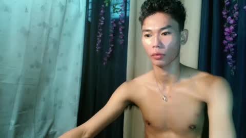 Snapshot of yourdreamboyx chatting on 01-29-25, 06:43 Rence online show from 01-29-25, 06:43