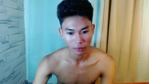 Snapshot of yourdreamboyx chatting on 02-13-25, 09:27 Rence online show from 02-13-25, 09:27