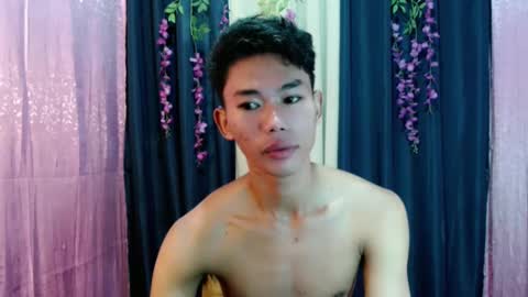Snapshot of yourdreamboyx chatting on 02-25-25, 01:41 Rence online show from 02-25-25, 01:41