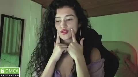 Snapshot of yourdreamgirl2025 chatting on 06-17-26, 12:02 yourdreamgirl2025 online show from 06-17-26, 12:02