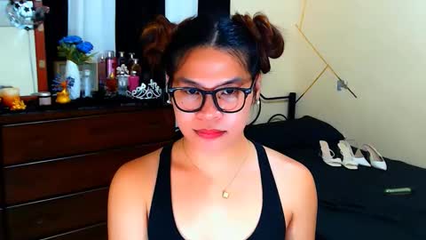 Snapshot of yourgoddesscruella chatting on 03-26-26, 07:25 yourgoddesscruella online show from 03-26-26, 07:25