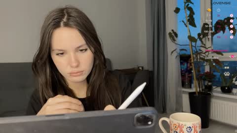 Snapshot of yourher0in chatting on 12-19-24, 10:24 Aida online show from 12-19-24, 10:24