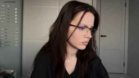 Snapshot of yourher0in chatting on 02-23-25, 11:44 Aida online show from 02-23-25, 11:44