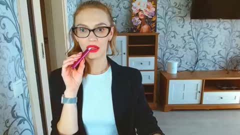 Snapshot of yourladysunshine chatting on 09-27-25, 08:19 Ksyusha online show from 09-27-25, 08:19