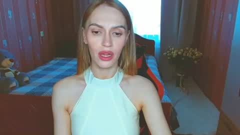 Snapshot of yourladysunshine chatting on 06-21-26, 06:27 Ksyusha online show from 06-21-26, 06:27