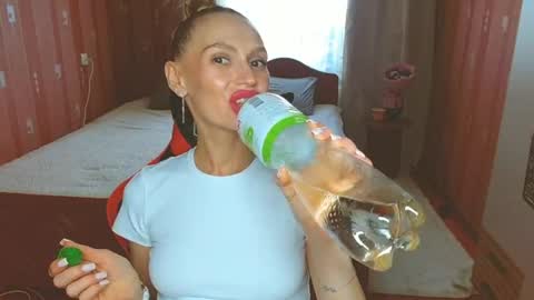 Snapshot of yourladysunshine chatting on 07-28-26, 12:48 Ksyusha online show from 07-28-26, 12:48