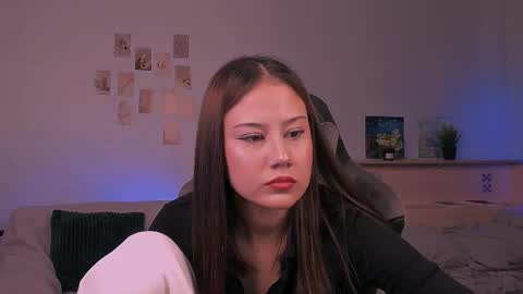 Snapshot of yourlovelystreamer chatting on 10-09-25, 12:36 Nikol online show from 10-09-25, 12:36