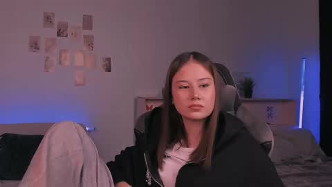 Snapshot of yourlovelystreamer chatting on 10-14-25, 12:50 Nikol online show from 10-14-25, 12:50