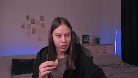Snapshot of yourlovelystreamer chatting on 10-20-25, 10:49 Nikol online show from 10-20-25, 10:49