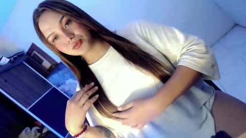 Snapshot of yourlovingpearl chatting on 10-14-25, 01:01 PEARL online show from 10-14-25, 01:01