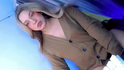 Snapshot of yourlovingpearl chatting on 07-22-26, 10:40 PEARL online show from 07-22-26, 10:40