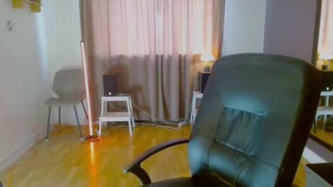 Nora online show from 03-07-26, 02:58