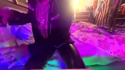 Snapshot of yourmynorthstar chatting on 10-19-25, 08:15 Edging4U online show from 10-19-25, 08:15