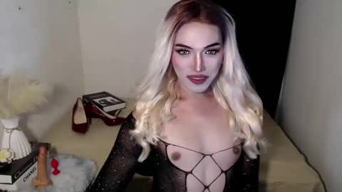 TIFFANY SUCKING QUEEN online show from 05-15-26, 06:15